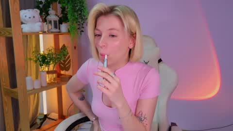 Elly online show from 06/02/26, 03:52