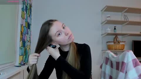 Kira online show from 12/20/25, 12:45