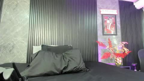 Snapshot of bambiiqueen chatting on 12/22/24, 01:11 Bambi online show from 12/22/24, 01:11