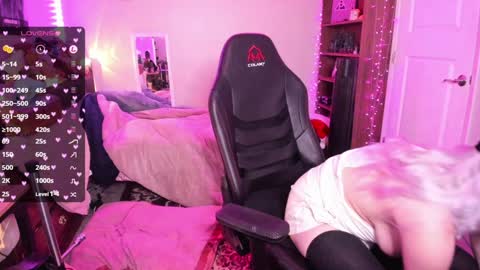 Snapshot of bambisheep_ chatting on 01/16/25, 04:07 Bambi online show from 01/16/25, 04:07