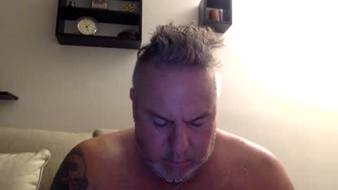 Snapshot of banana5289 chatting on 12/25/24, 10:06 banana5289 online show from 12/25/24, 10:06