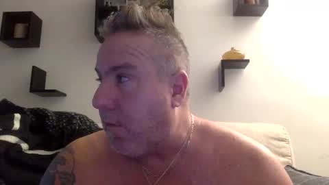 Snapshot of banana5289 chatting on 01/19/25, 02:06 banana5289 online show from 01/19/25, 02:06
