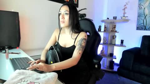 Gabi  online show from 10/15/25, 07:25