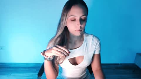 Snapshot of barbara_weber chatting on 01/07/25, 01:17 barbara_weber online show from 01/07/25, 01:17