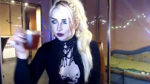 Snapshot of barbarissssska chatting on 06/09/26, 12:44 Victoria online show from 06/09/26, 12:44