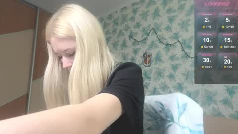 Snapshot of barbie_angel_ chatting on 03/18/26, 01:03 Barbie online show from 03/18/26, 01:03