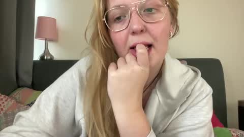 barbiegirl966 online show from 02/04/25, 10:21