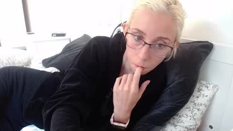 Lena online show from 09/11/25, 03:45
