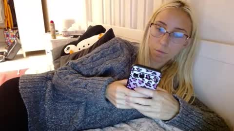 Lena online show from 09/24/25, 12:52