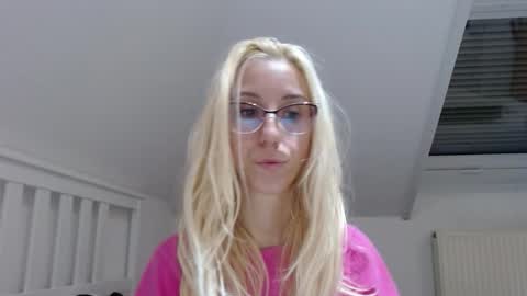 Lena online show from 10/21/25, 06:30