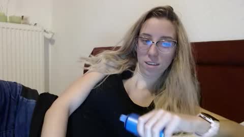 Snapshot of barelylegalblondy chatting on 02/11/26, 05:29 Lena online show from 02/11/26, 05:29