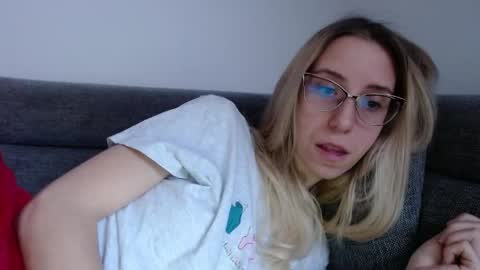 Snapshot of barelylegalblondy chatting on 04/24/26, 07:11 Lena online show from 04/24/26, 07:11