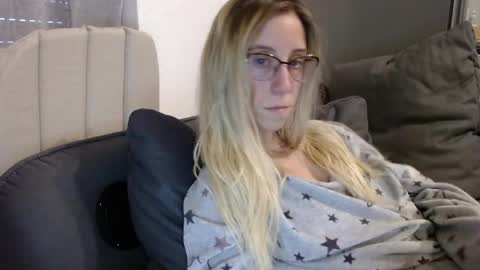 Snapshot of barelylegalblondy chatting on 05/19/26, 05:30 Lena online show from 05/19/26, 05:30