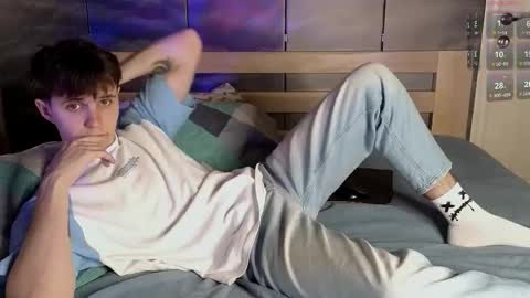 Snapshot of barrett_terrs chatting on 10/13/25, 02:33 Barr online show from 10/13/25, 02:33