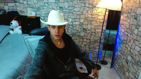 Snapshot of bastiaan_28 chatting on 04/19/26, 08:33 Bastian online show from 04/19/26, 08:33
