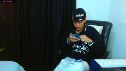 Snapshot of bastiaan_28 chatting on 05/14/26, 10:49 Bastian online show from 05/14/26, 10:49