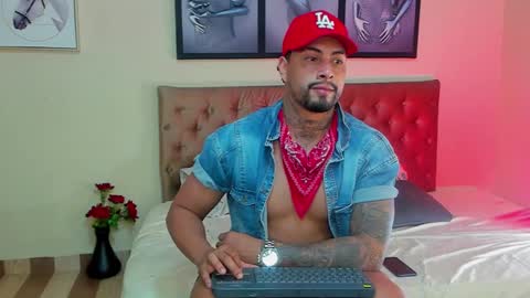 Snapshot of bastian_jones1 chatting on 12/23/24, 02:45 bastian_jones1 online show from 12/23/24, 02:45