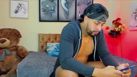 Snapshot of bastian_jones1 chatting on 02/04/25, 01:34 bastian_jones1 online show from 02/04/25, 01:34