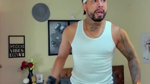 Snapshot of bastian_jones1 chatting on 02/25/25, 07:03 bastian_jones1 online show from 02/25/25, 07:03