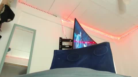 Snapshot of bayoletsweett chatting on 02/11/25, 08:10  deivid  online show from 02/11/25, 08:10