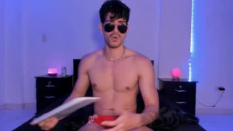 Valentino online show from 01/04/25, 12:16