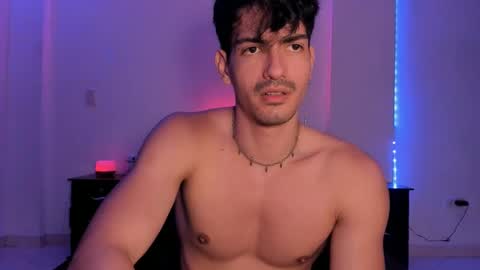 Valentino online show from 01/06/25, 12:05