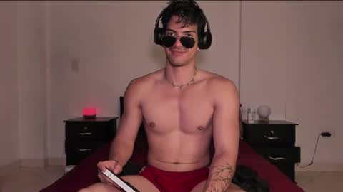 Valentino online show from 03/09/25, 12:21