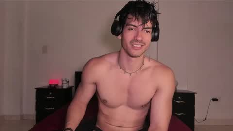 Valentino online show from 03/09/25, 09:03