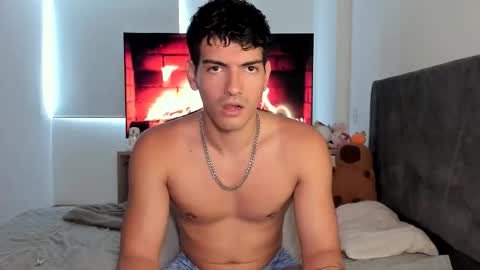 Valentino online show from 10/08/25, 08:28