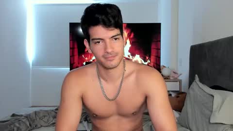 Valentino online show from 10/17/25, 08:11