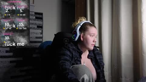 Snapshot of bbbmichigan chatting on 10/27/25, 02:59 shy-sky online show from 10/27/25, 02:59