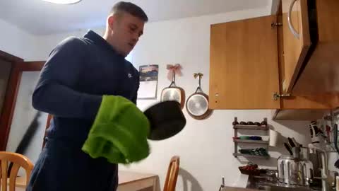 BB Namelezz online show from 10/28/25, 09:24