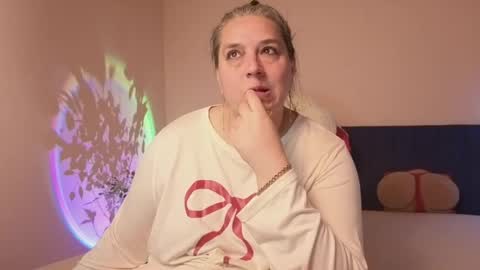 Snapshot of bbw_goddes chatting on 05/12/26, 09:39 Love online show from 05/12/26, 09:39