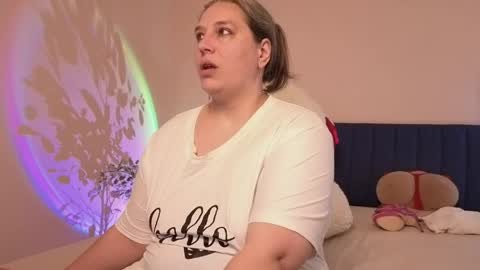 Snapshot of bbw_goddes chatting on 05/19/26, 02:56 Love online show from 05/19/26, 02:56