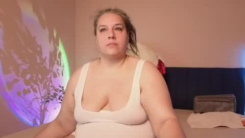 Snapshot of bbw_goddes chatting on 05/25/26, 09:26 Love online show from 05/25/26, 09:26