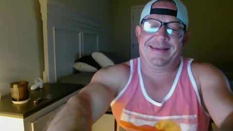 Snapshot of bdon1977 chatting on 09/09/25, 02:33 bdon1977 online show from 09/09/25, 02:33