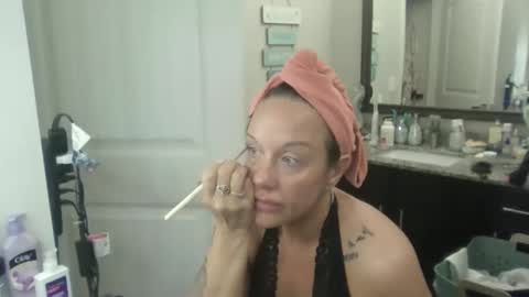 Snapshot of bdon1977 chatting on 04/06/26, 10:49 bdon1977 online show from 04/06/26, 10:49