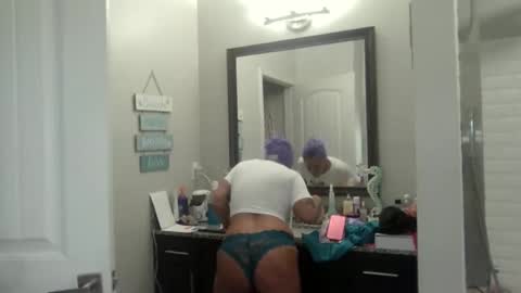 Snapshot of bdon1977 chatting on 04/07/26, 10:15 bdon1977 online show from 04/07/26, 10:15