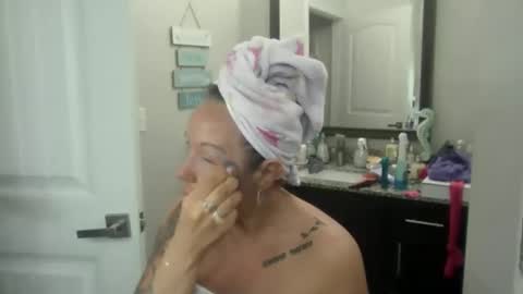 Snapshot of bdon1977 chatting on 04/14/26, 10:32 bdon1977 online show from 04/14/26, 10:32