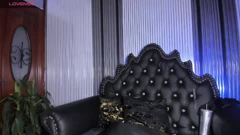 Snapshot of bdsm_ebony chatting on 05/08/26, 11:32 Tanisha online show from 05/08/26, 11:32