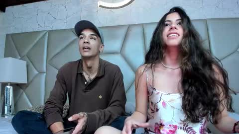 Snapshot of be_curiouss chatting on 11/24/25, 11:32 Helena online show from 11/24/25, 11:32