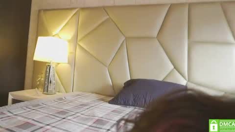 Snapshot of be_curiouss_ chatting on 05/12/26, 11:51 Helena Evan online show from 05/12/26, 11:51