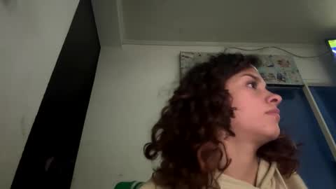 Snapshot of be_sinners chatting on 10/25/25, 01:57 Sara Juan online show from 10/25/25, 01:57