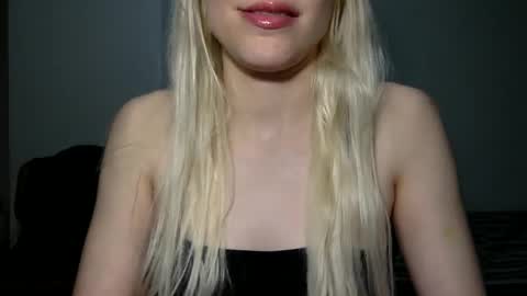 Snapshot of bea_trix77 chatting on 11/11/25, 09:04 Yours sweet Bea 3 online show from 11/11/25, 09:04