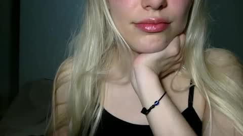 Snapshot of bea_trix77 chatting on 11/17/25, 09:31 Yours sweet Bea 3 online show from 11/17/25, 09:31