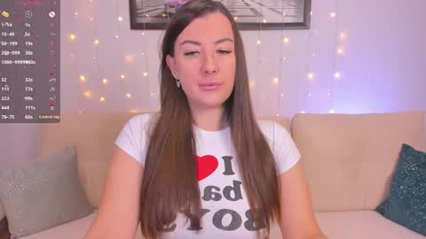 Snapshot of beachcrazy chatting on 11/30/25, 07:12 Lola online show from 11/30/25, 07:12