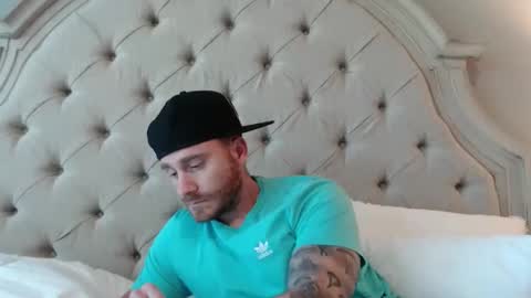 Snapshot of beachfun2526 chatting on 11/17/25, 06:24 beachfun2526 online show from 11/17/25, 06:24