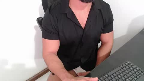 Snapshot of beard_top_guy chatting on 05/07/26, 11:04 Beard Guy online show from 05/07/26, 11:04