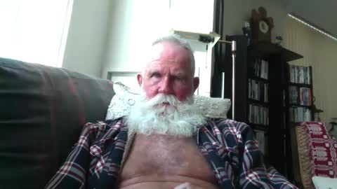 Snapshot of beardbushy chatting on 09/21/25, 03:46 beardbushy online show from 09/21/25, 03:46