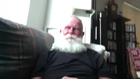 Snapshot of beardbushy chatting on 09/27/25, 04:12 beardbushy online show from 09/27/25, 04:12